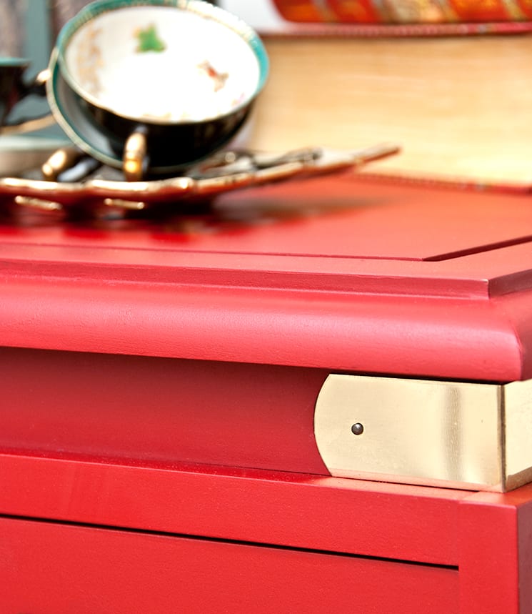 close up of spraying-w-chalk-paint