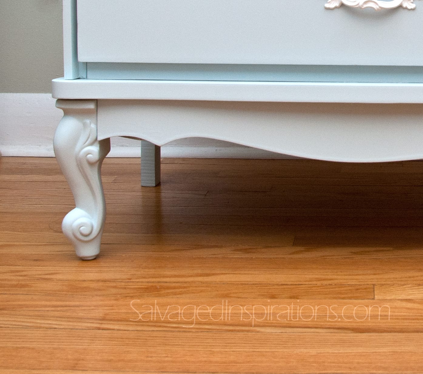 Spraying DIY ChalkyPaint