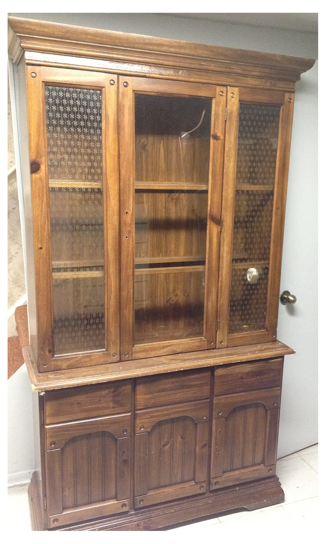 Laminate-ChinaCabinet-Before