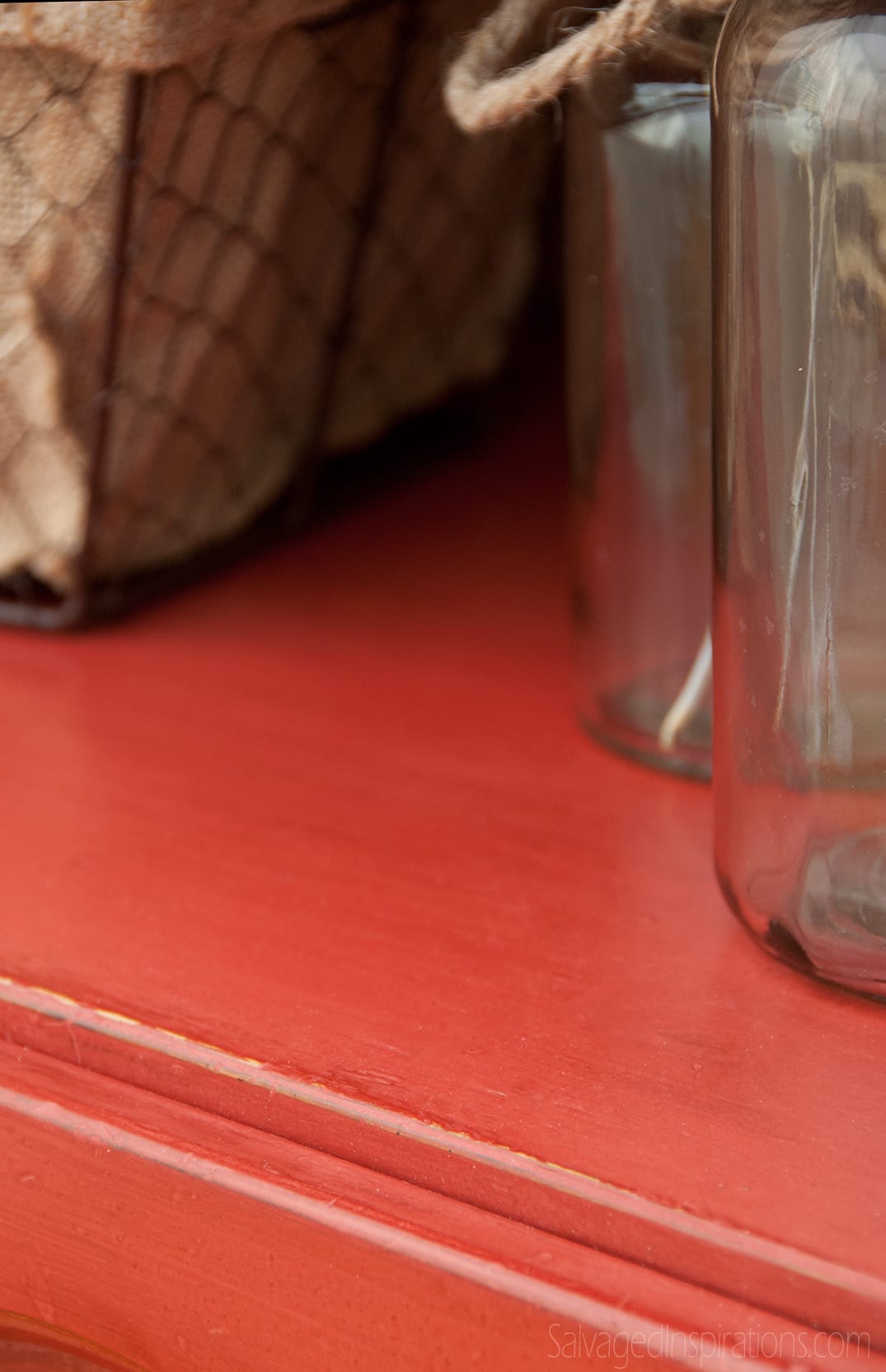 Red-Chicken-Wire-Hutch-Dsply