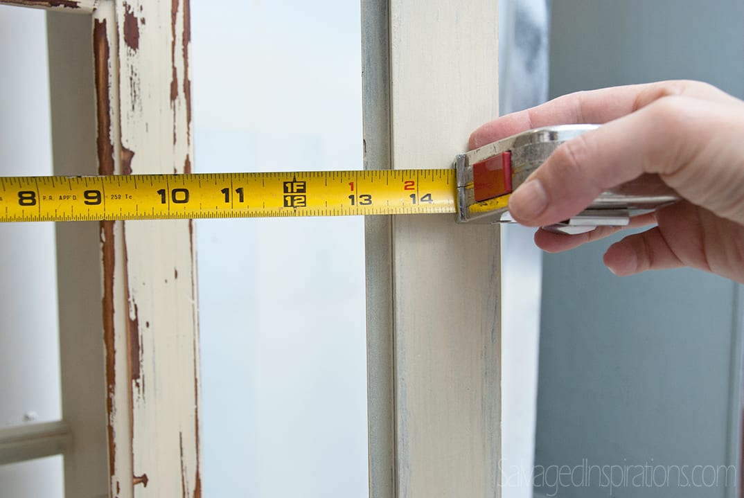 replacing-glass-w-chicken-wire-measuring