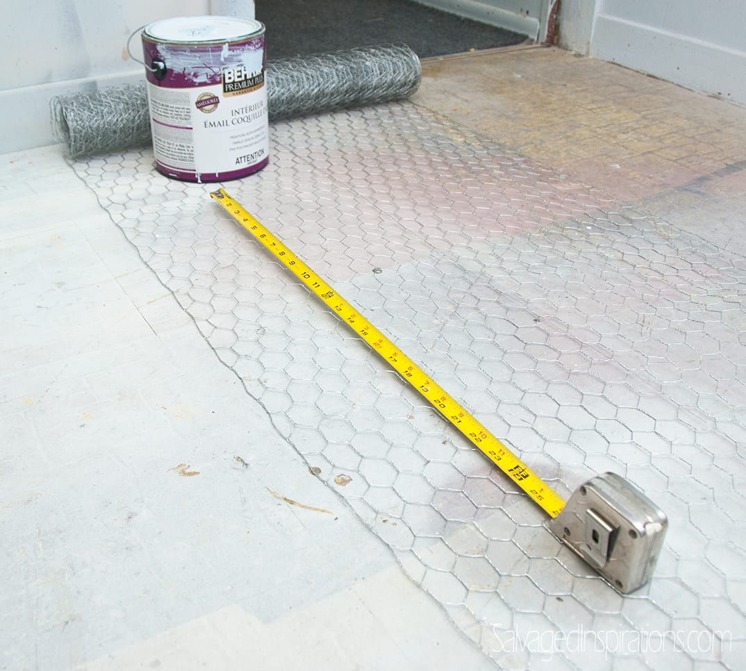 replacing-glass-w-chicken-wire-measuring1