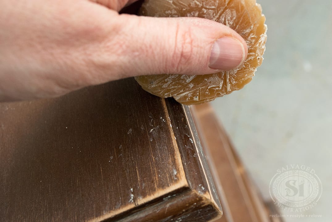 Distressing-Furniture-w-Wax