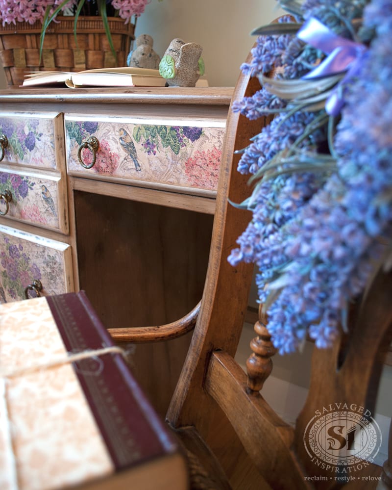 decoupage-desk-w-napkins