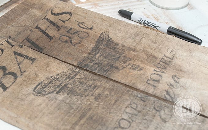 Pallet Board Hot Bath Sign