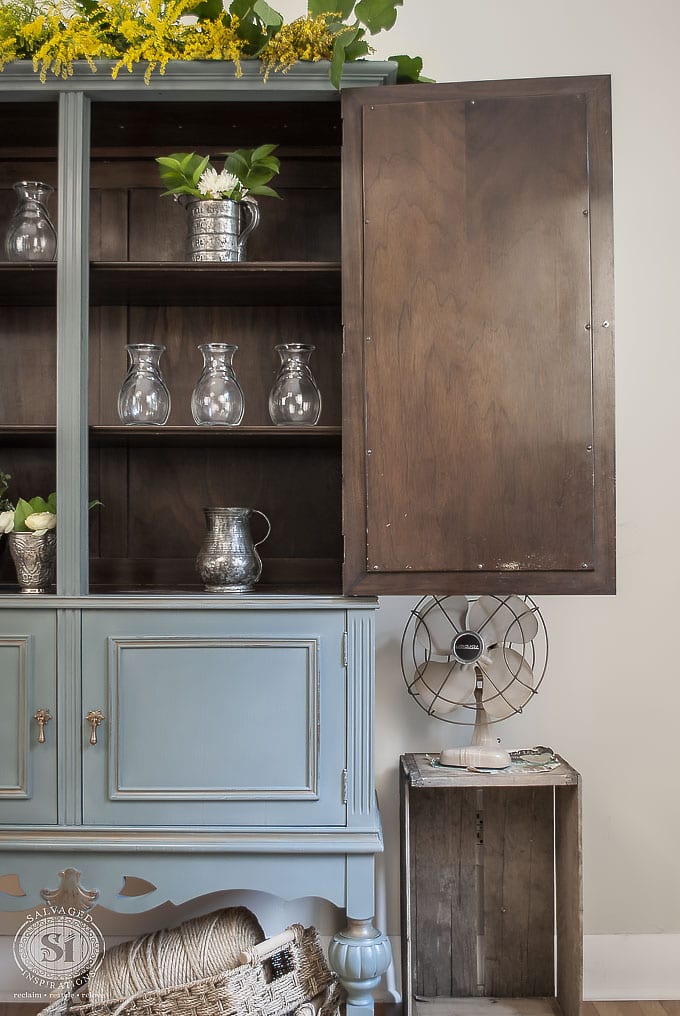 Millionaire's Daughter Cabinet - Inside View