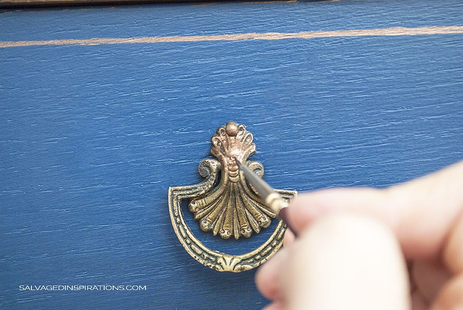 Painting Old Hardware w Dixie Belle Bronze Patina Paint