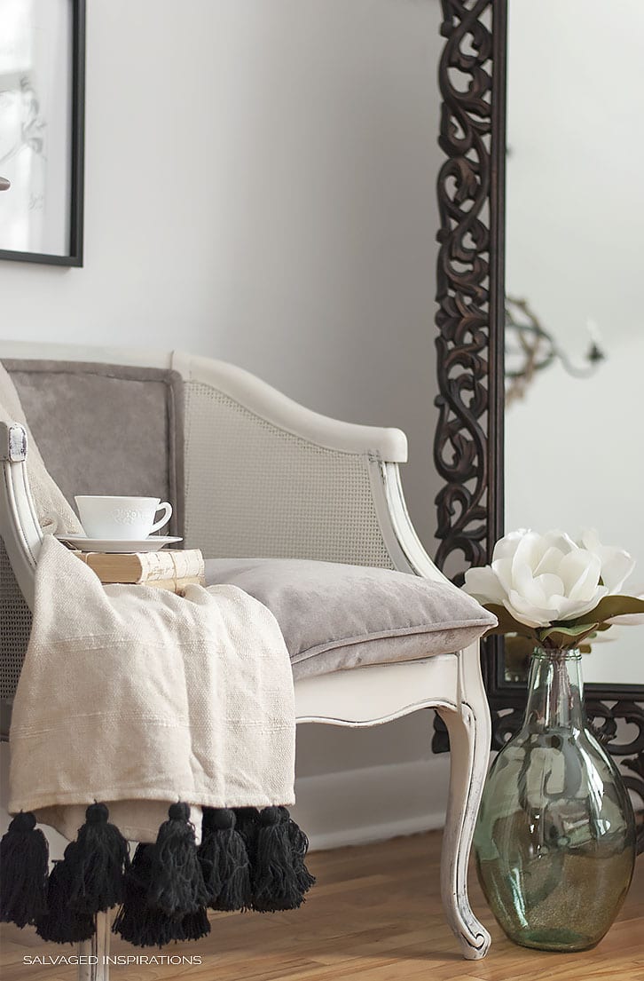 CURB SHOPPED PAINTED AND UPHOLSTERED CHAIR