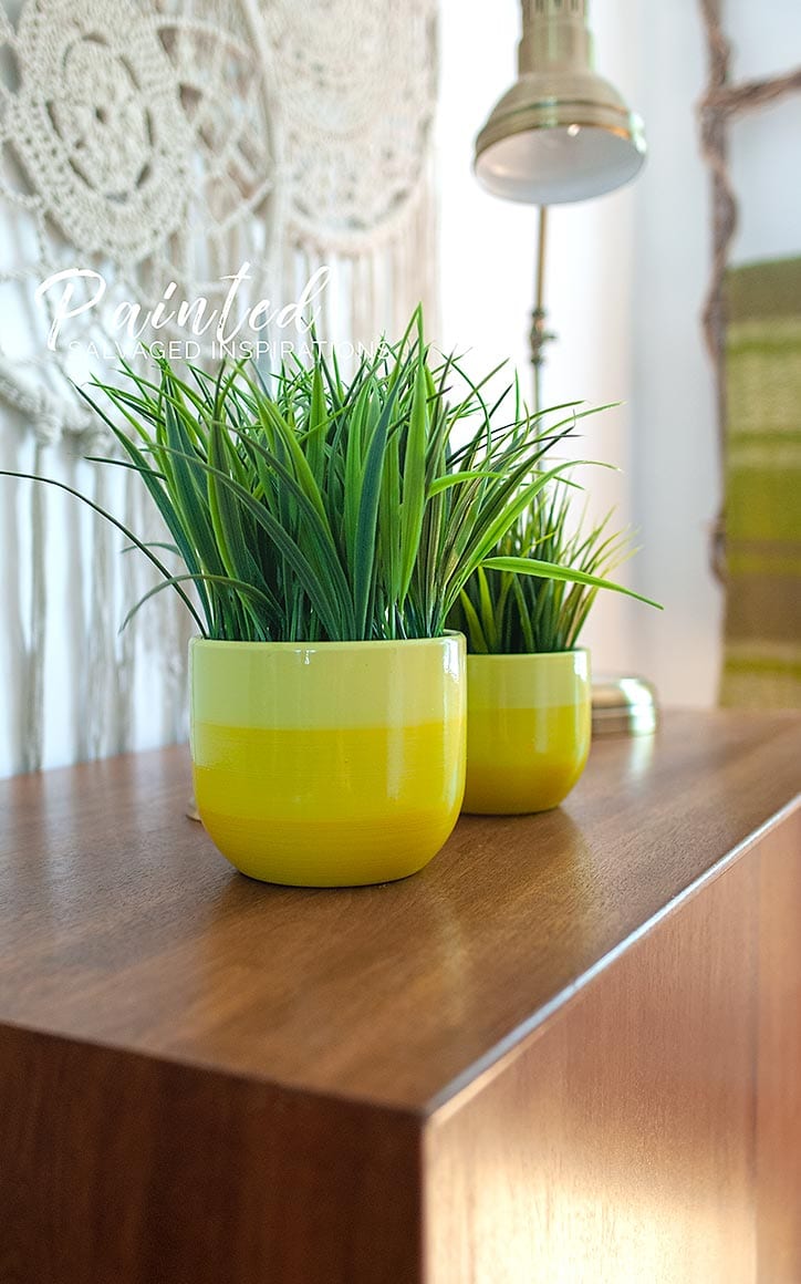 Close Up of MCM Wood Top