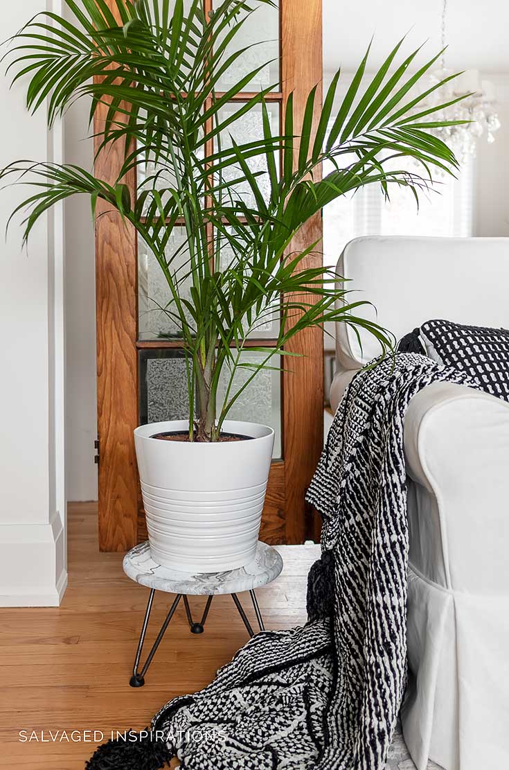 Trash 2 Treasure Marble Plant Stand Makeover