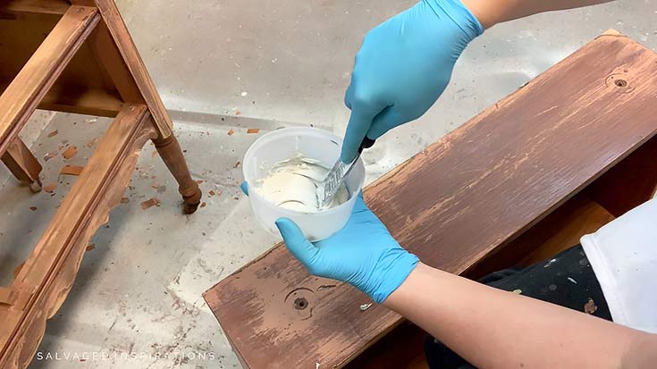 Mixing Bondo w Hardener