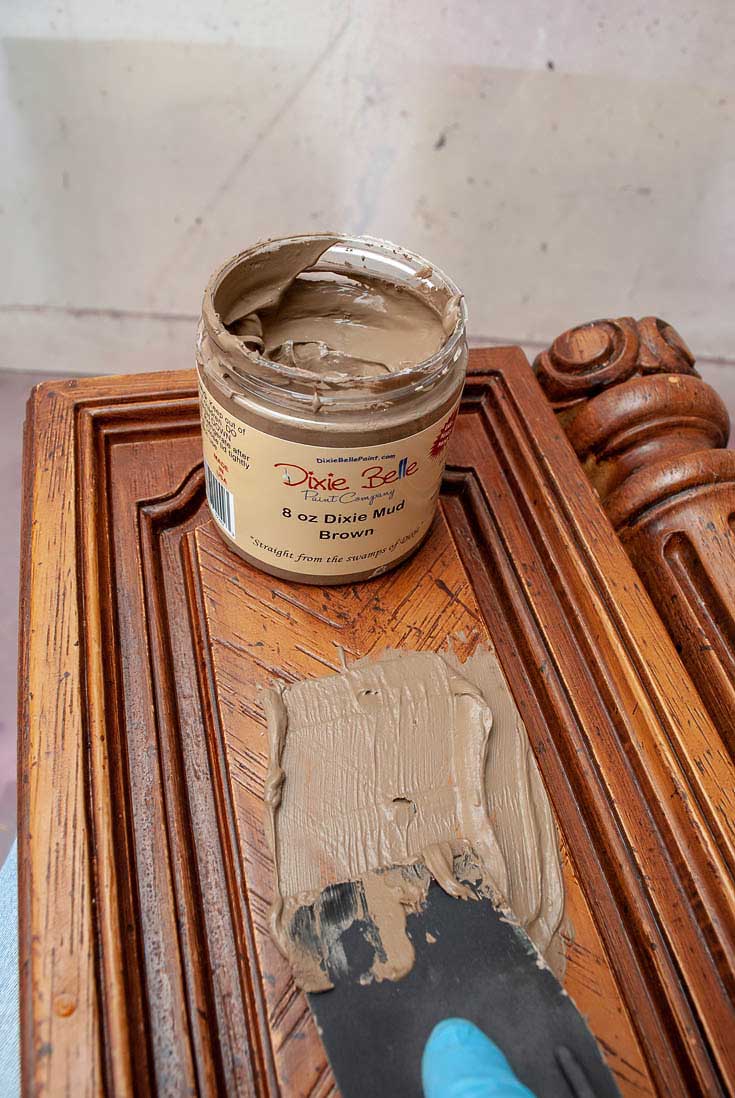 Filling in grooves and holes