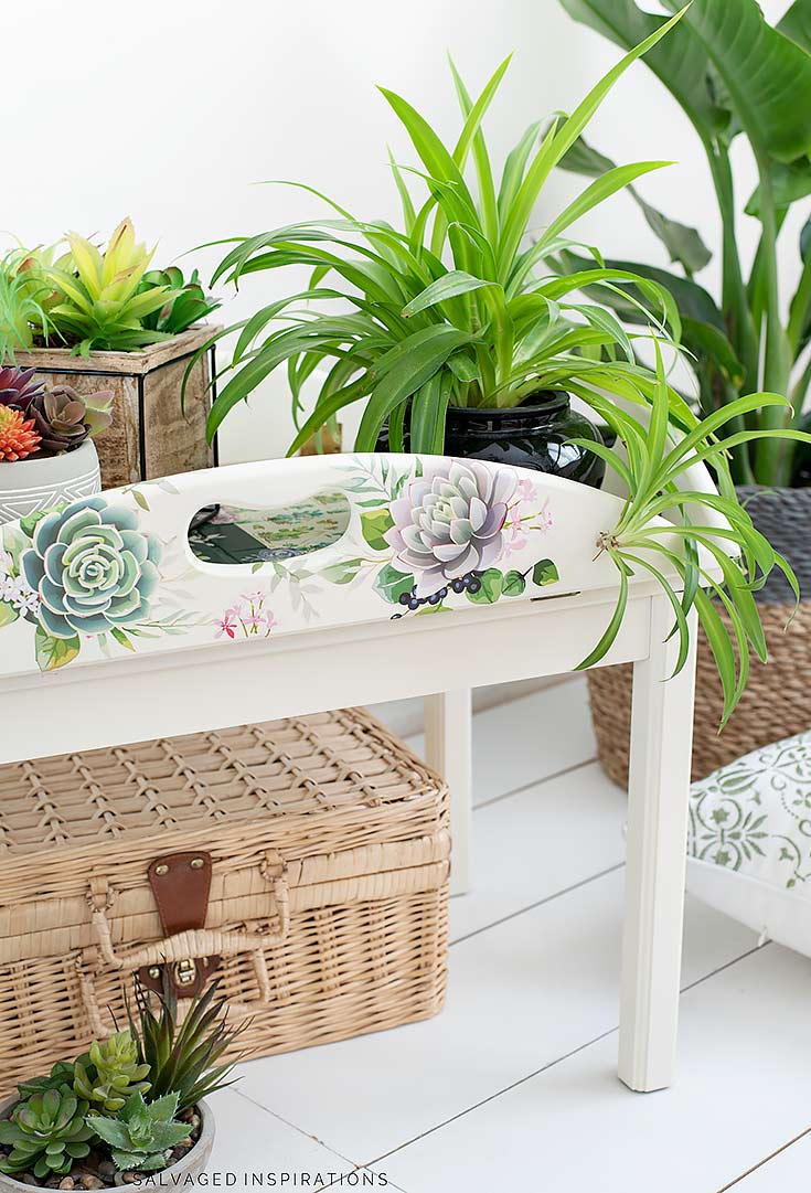 Side View of Tray Table