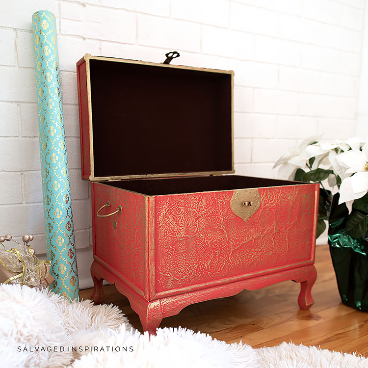 Christmas Painted Red Trunk IG