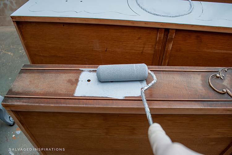 Priming w Dixie Belle's Gray Boss