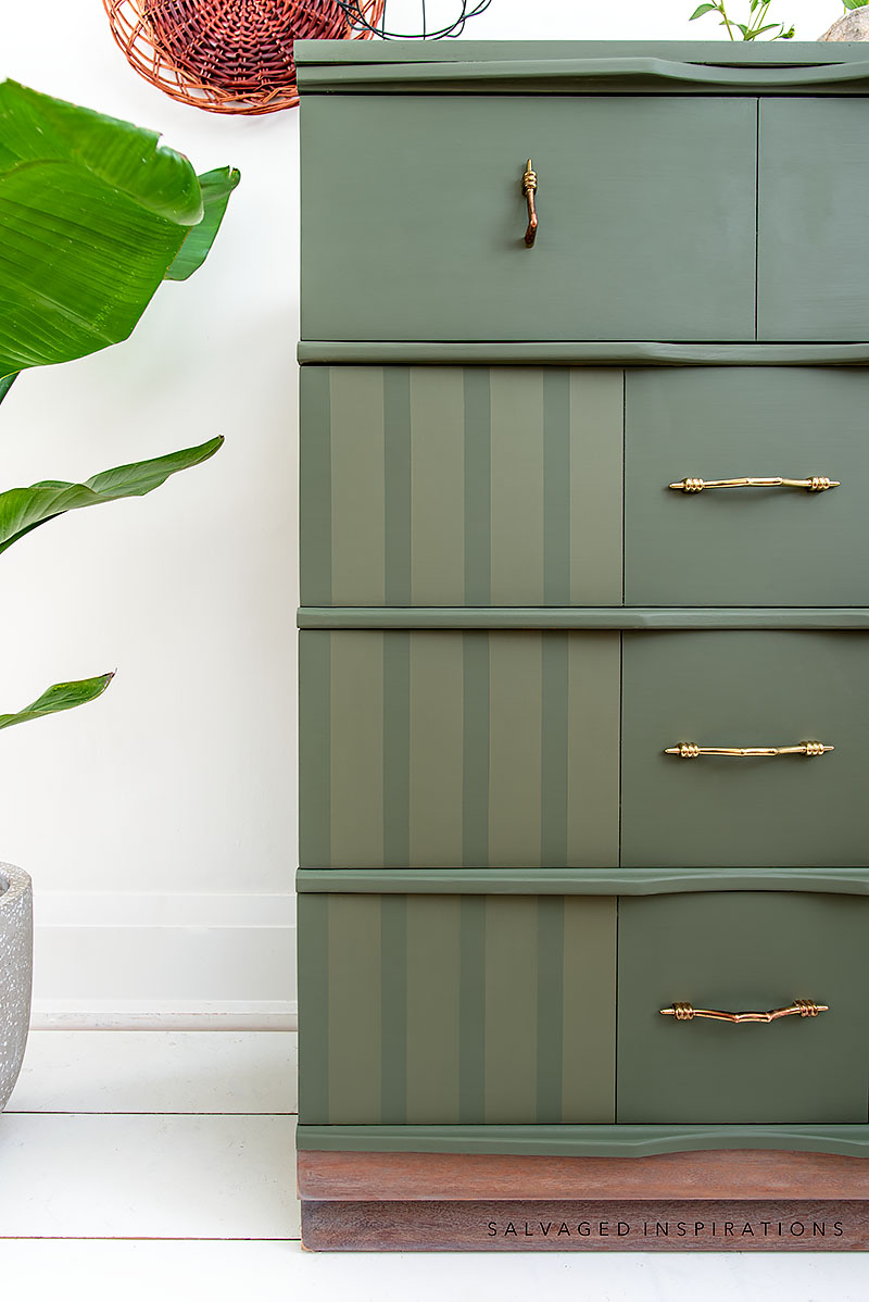 Half Dresser with Ghosting Stripes