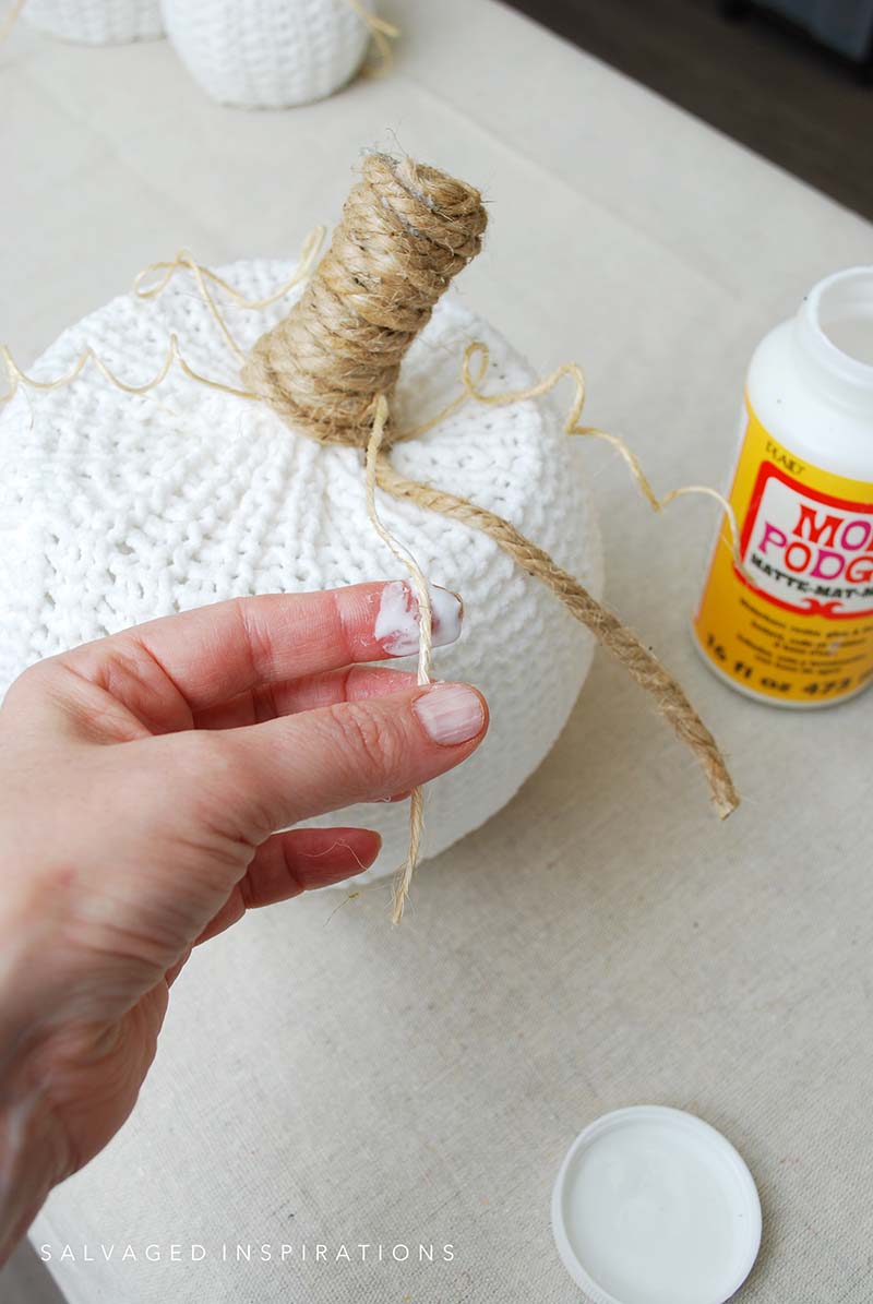 Using ModPodge For Pumpkin Curly Cues