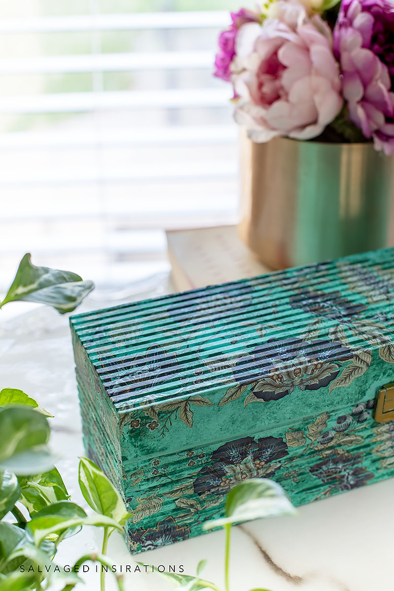 Top View of Painted Terra Wine Box