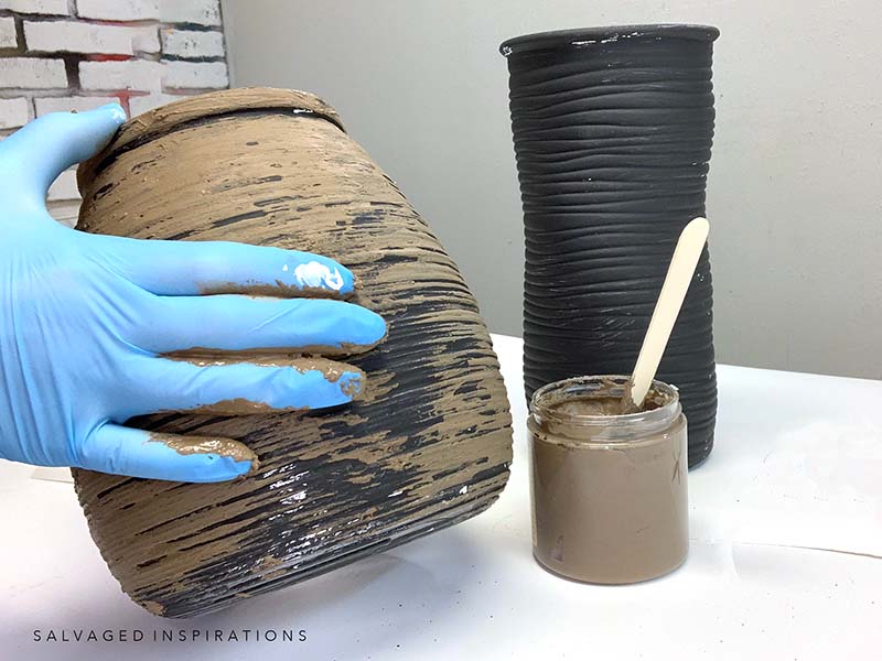 Rubbing Dixie Belle Mudd onto Vase