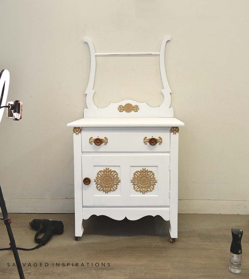 Washstand with Woodubend
