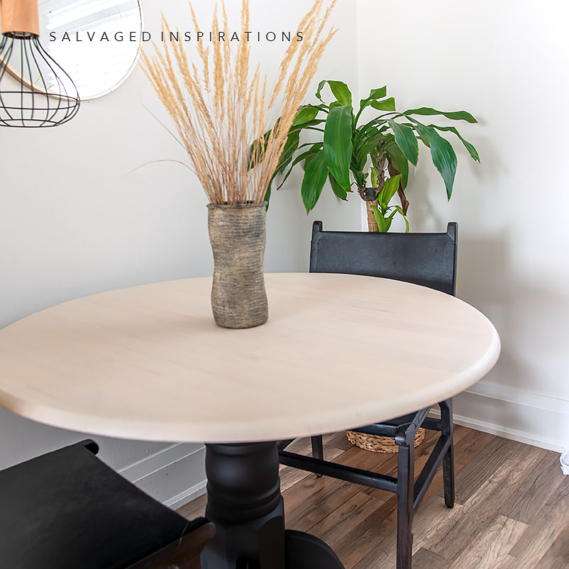 Whitewashed Table w Black Base IG