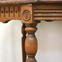 spindle legs on table